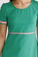 Pauline grønn og rosa kjole