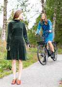 Lilli kombogrønn sporty velurkjole