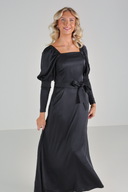Leah sort eksklusiv selskapskjole i rayon