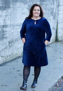 Trude marineblå babycord kjole