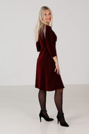 Hildur burgunder velurkjole